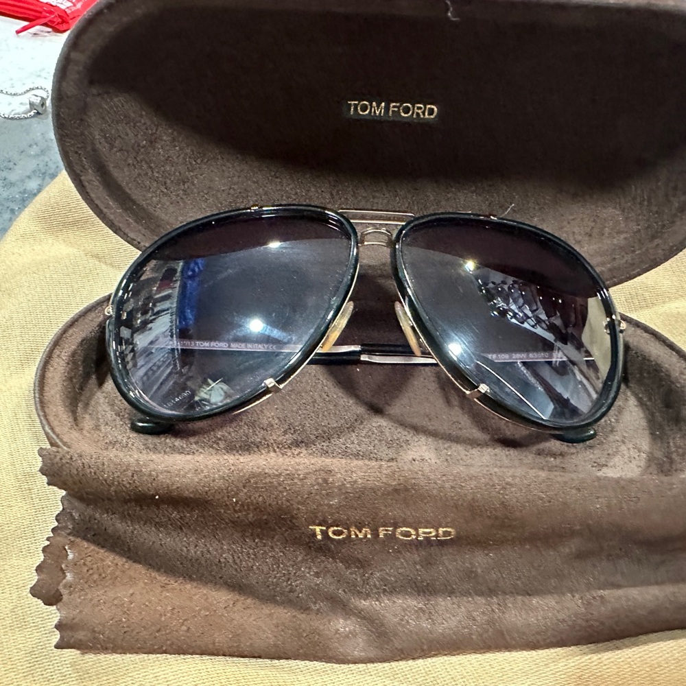 AUTHENTIC Tom Ford Cyrille Tf109 Sunglasses in black & gold.